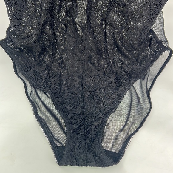 black lace and mesh bodysuit - Picture 3 of 5